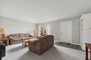 1817 Carlisle Ct, Schaumburg, IL 60194 - Photo 3