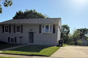 424 Rambler Pl, Streamwood, IL 60107 - Photo 1