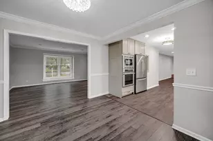 910 Knightsbridge Ln, Schaumburg, IL 60195 - Photo 11