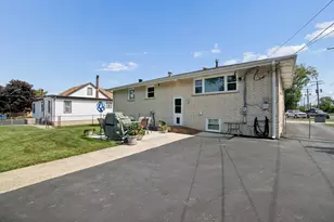 7416 S Octavia Ave, Bridgeview, IL 60455 - Photo 3