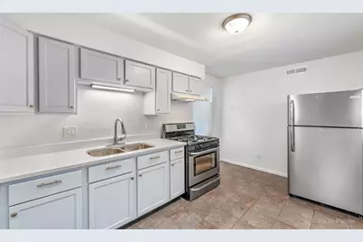 1610 W Jarvis Avenue #AA, Chicago, IL 60626 - Photo 5