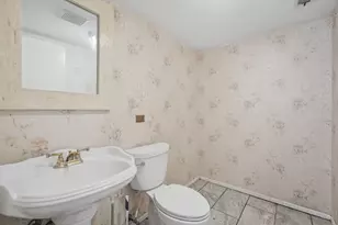 18584 Meadow Ln, Hazel Crest, IL 60429 - Photo 15