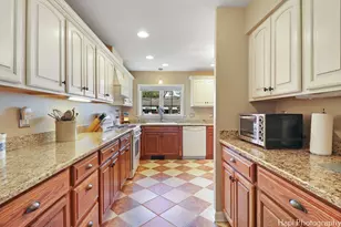 667 W Elk Grove Blvd, Elk Grove Village, IL 60007 - Photo 15