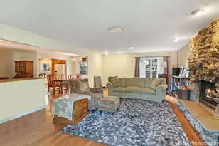 667 W Elk Grove Blvd, Elk Grove Village, IL 60007 - Photo 7