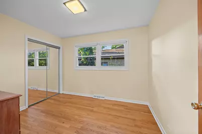 9752 Tripp Avenue, Skokie, IL 60076 - Photo 13