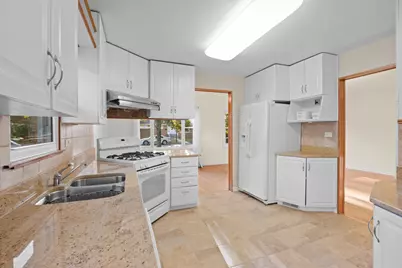 9752 Tripp Avenue, Skokie, IL 60076 - Photo 7