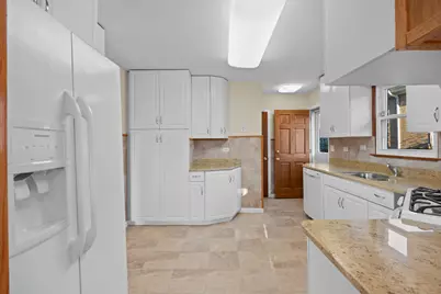 9752 Tripp Avenue, Skokie, IL 60076 - Photo 9
