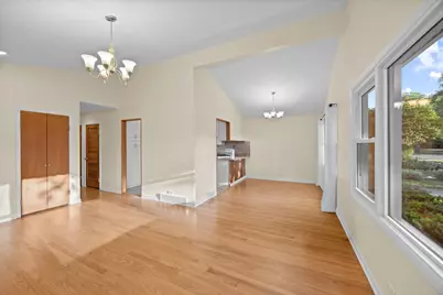 9752 Tripp Avenue, Skokie, IL 60076 - Photo 5