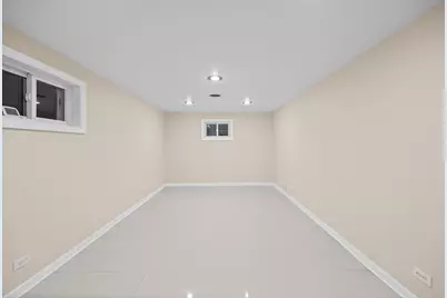 9752 Tripp Avenue, Skokie, IL 60076 - Photo 17