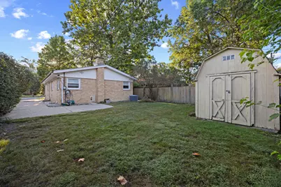 9752 Tripp Avenue, Skokie, IL 60076 - Photo 21