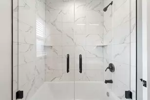 5347 W Gladys Ave, Chicago, IL 60644 - Photo 9