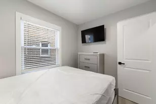 5347 W Gladys Ave, Chicago, IL 60644 - Photo 13