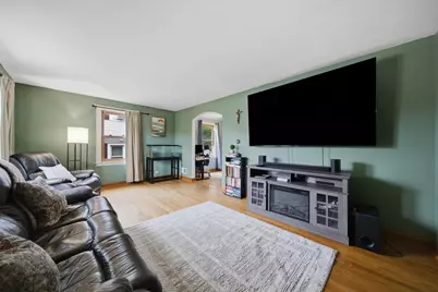 8716 S Richmond Avenue, Evergreen Park, IL 60805 - Photo 3