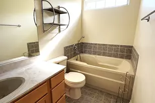 184 Southwicke Dr, Streamwood, IL 60107 - Photo 9