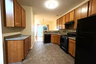 184 Southwicke Dr, Streamwood, IL 60107 - Photo 5