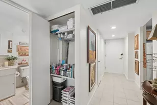 260 E Chestnut St, Chicago, IL 60611 - Photo 15