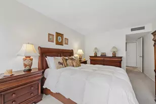 260 E Chestnut St, Chicago, IL 60611 - Photo 13