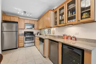 260 E Chestnut St, Chicago, IL 60611 - Photo 5