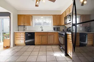 526 N Edgewood Ave, Lombard, IL 60148 - Photo 3