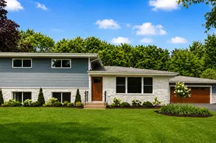 2257 Shannondale Dr, Green Oaks, IL 60048 - Photo 1
