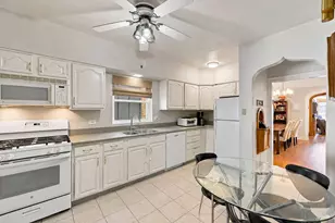 2940 W Greenleaf Ave, Chicago, IL 60645 - Photo 7