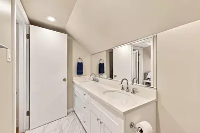 2940 W Greenleaf Avenue, Chicago, IL 60645 - Photo 19