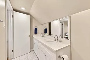 2940 W Greenleaf Ave, Chicago, IL 60645 - Photo 19