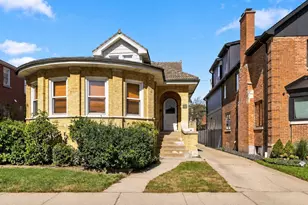 2940 W Greenleaf Ave, Chicago, IL 60645 - Photo 1