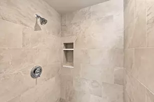2940 W Greenleaf Ave, Chicago, IL 60645 - Photo 13