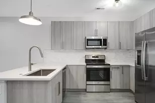 825 E 61st St, Chicago, IL 60637 - Photo 5