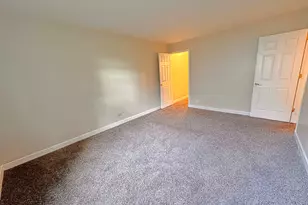 8 Gant Circle, Streamwood, IL 60107 - Photo 5