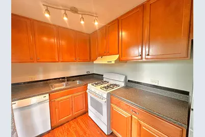 8 Gant Circle #D, Streamwood, IL 60107 - Photo 3