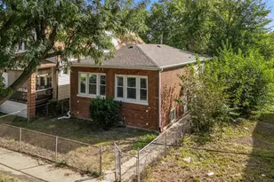 10721 S Prairie Ave, Chicago, IL 60628 - Photo 31