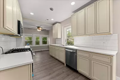 10721 S Prairie Avenue, Chicago, IL 60628 - Photo 9