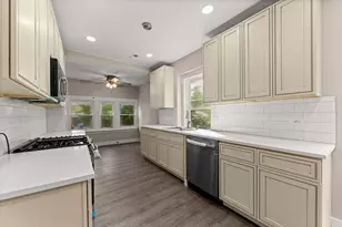 10721 S Prairie Ave, Chicago, IL 60628 - Photo 9
