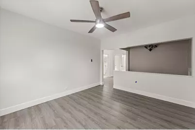 10721 S Prairie Avenue, Chicago, IL 60628 - Photo 5