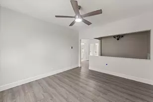 10721 S Prairie Ave, Chicago, IL 60628 - Photo 5