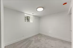 10721 S Prairie Ave, Chicago, IL 60628 - Photo 21