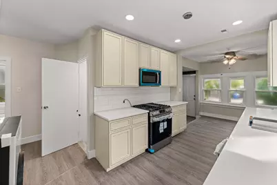 10721 S Prairie Avenue, Chicago, IL 60628 - Photo 11