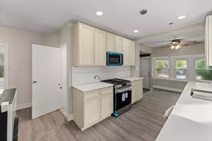 10721 S Prairie Ave, Chicago, IL 60628 - Photo 11