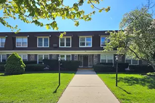 350 Brainerd Ave, Libertyville, IL 60048 - Photo 1