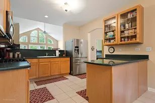 11512 Lake Shore Dr, Orland Park, IL 60467 - Photo 3