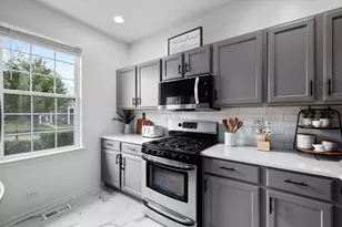43 N Palazzo Dr, Addison, IL 60101 - Photo 5