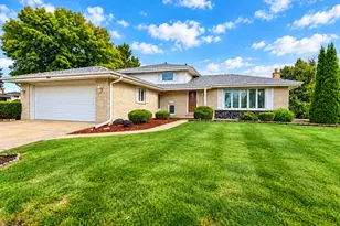 1023 S Lancaster St, Mount Prospect, IL 60056 - Photo 1