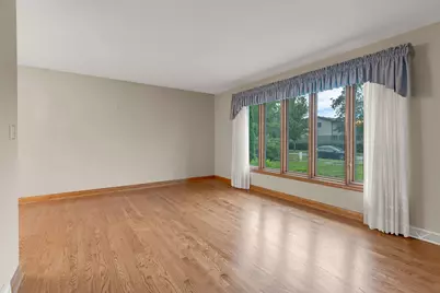 1023 S Lancaster Street, Mount Prospect, IL 60056 - Photo 5