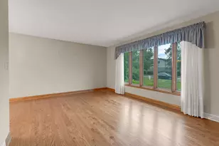 1023 S Lancaster St, Mount Prospect, IL 60056 - Photo 5
