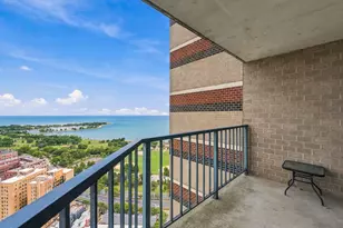 3660 N Lake Shore Dr, Chicago, IL 60613 - Photo 5