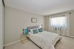 8541 Lotus Ave, Skokie, IL 60077 - Photo 7