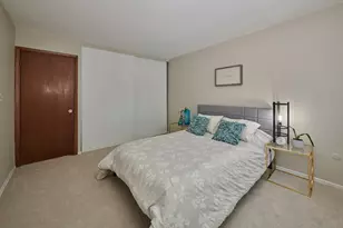 8541 Lotus Ave, Skokie, IL 60077 - Photo 9