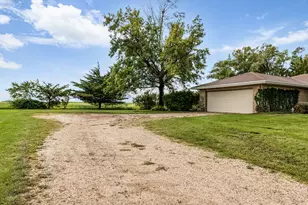 23892 E 2700 N Rd, Odell, IL 60460 - Photo 3